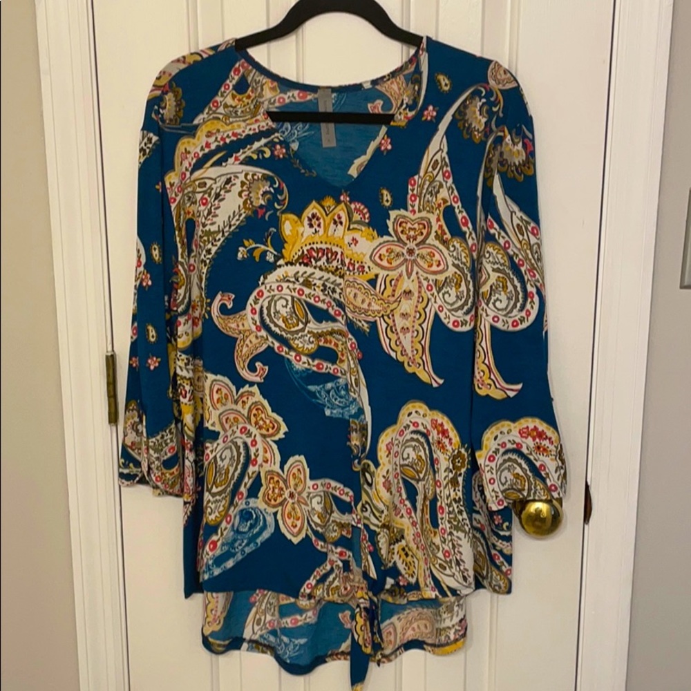 Honeyme Curvy Hi-Low 3/4 sleeve Tie Front Top